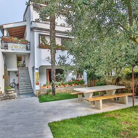 Carolina 4 Seasons Apartman *